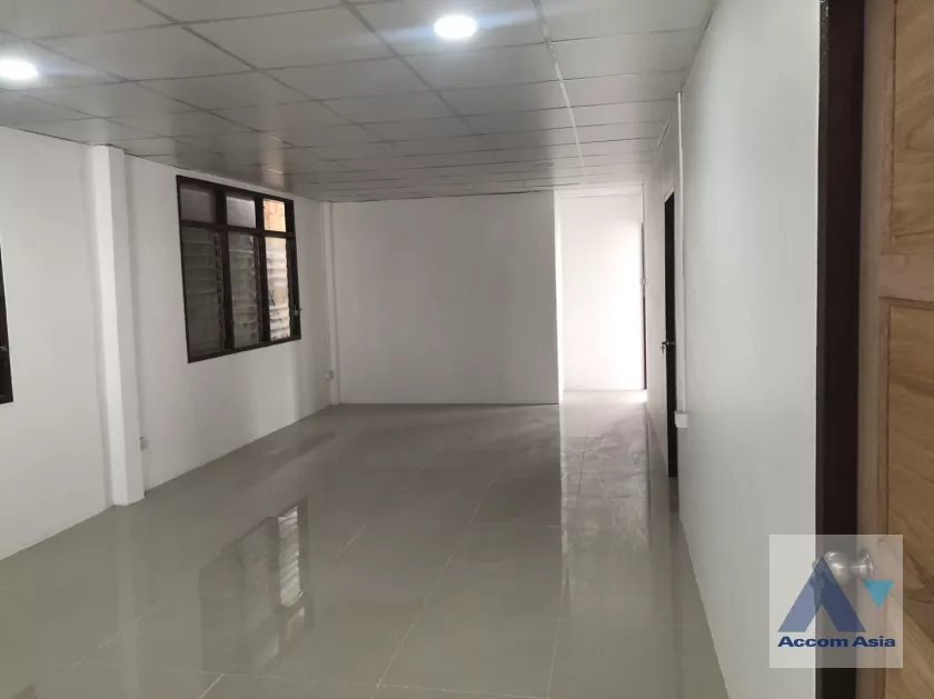 13  5 br House For Rent in Phaholyothin ,Bangkok BTS Saphan-Kwai AA36181