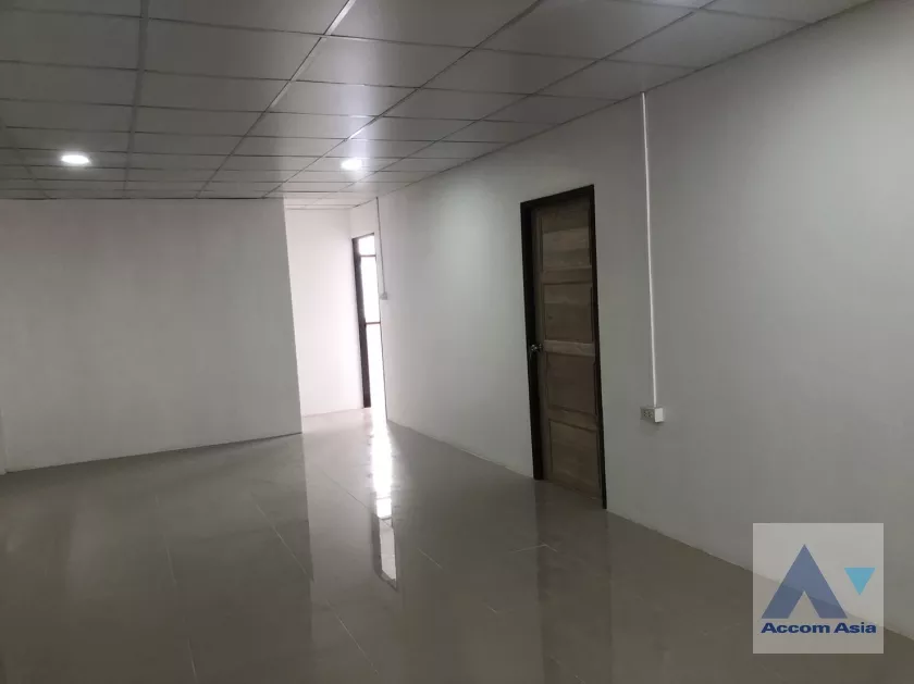 12  5 br House For Rent in Phaholyothin ,Bangkok BTS Saphan-Kwai AA36181