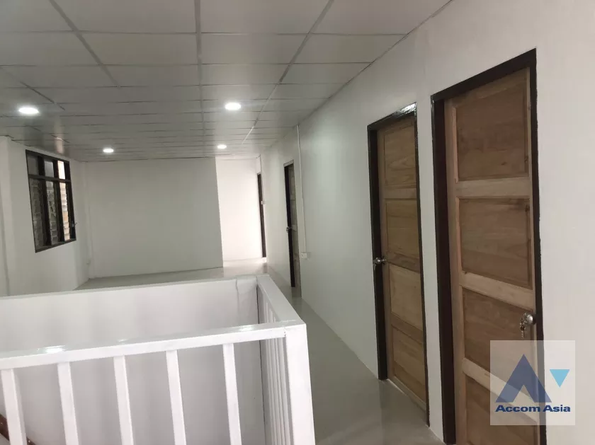 10  5 br House For Rent in Phaholyothin ,Bangkok BTS Saphan-Kwai AA36181
