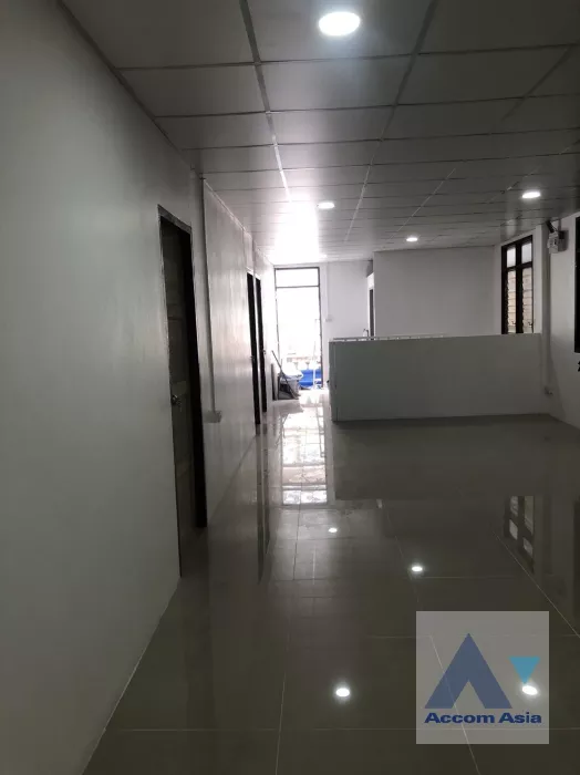 15  5 br House For Rent in Phaholyothin ,Bangkok BTS Saphan-Kwai AA36181