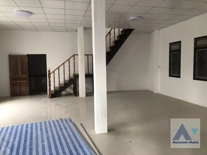 17  5 br House For Rent in Phaholyothin ,Bangkok BTS Saphan-Kwai AA36181