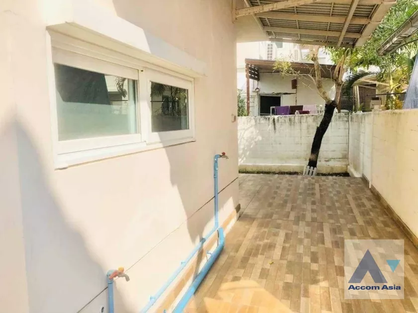 8  3 br House For Sale in Pattanakarn ,Bangkok  at House AA36184