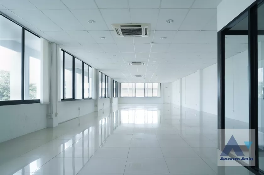 7  Office Space For Rent in Sukhumvit ,Bangkok BTS Phra khanong at S69 Office and Warehouse Space AA36188