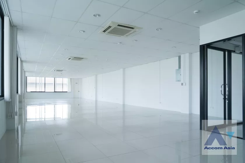 5  Office Space For Rent in Sukhumvit ,Bangkok BTS Phra khanong at S69 Office and Warehouse Space AA36188