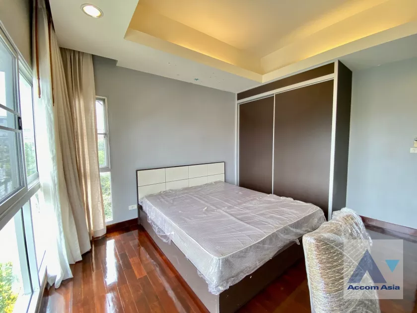 6  4 br House For Rent in Ratchadapisek ,Bangkok  at Homely atmosphere Compound AA36196