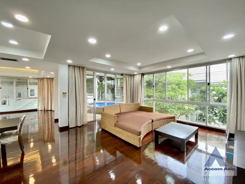 4  4 br House For Rent in Ratchadapisek ,Bangkok  at Homely atmosphere Compound AA36196