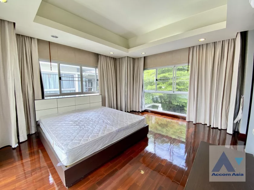 7  4 br House For Rent in Ratchadapisek ,Bangkok  at Homely atmosphere Compound AA36196