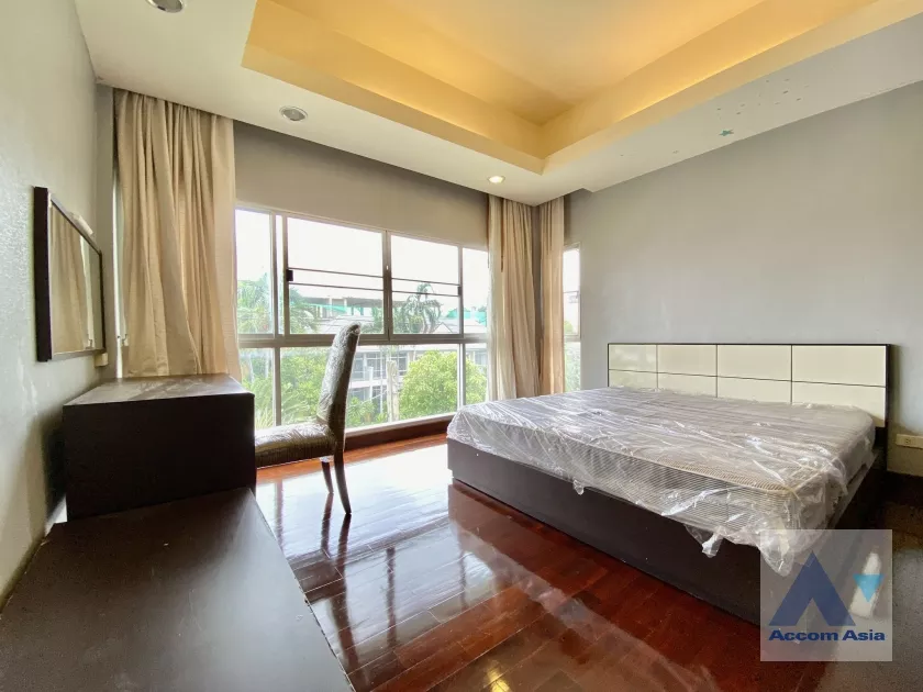 8  4 br House For Rent in Ratchadapisek ,Bangkok  at Homely atmosphere Compound AA36196
