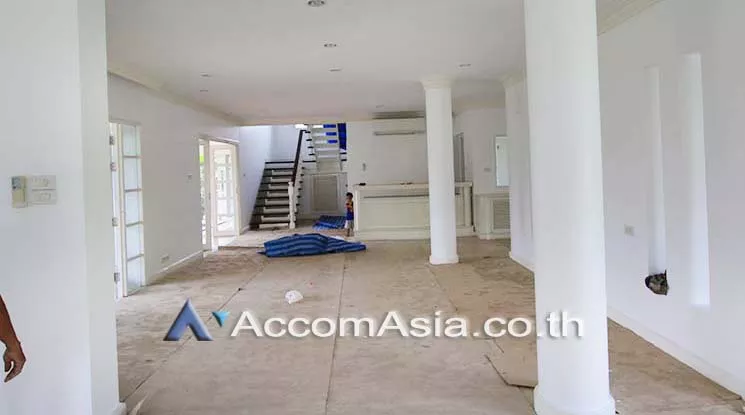 unit 5 Bedrooms  House For Rent in Samutprakan, Samutprakan  near BTS Bang Na (55042)