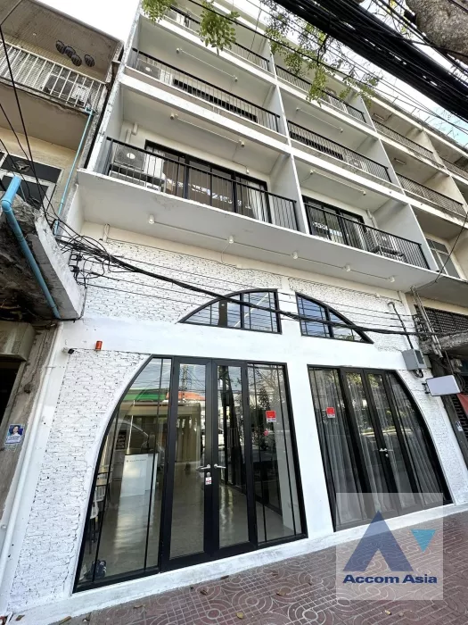  2  12 br Shophouse For Rent in Ploenchit ,Bangkok  AA36206