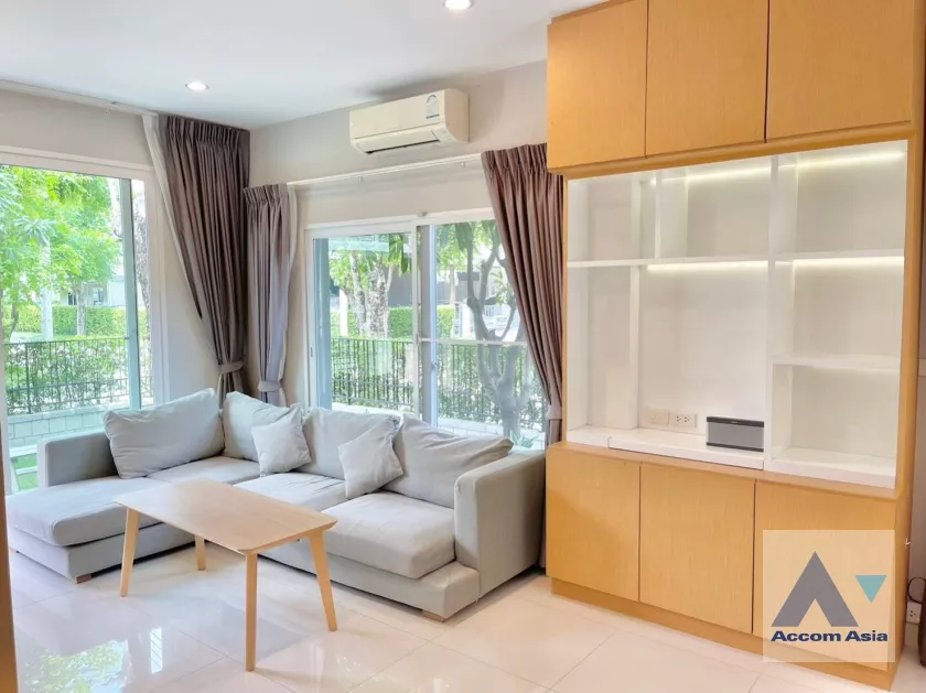  3 Bedrooms  House For Rent in Bangna, Bangkok  near BTS Bang Na (AA36213)
