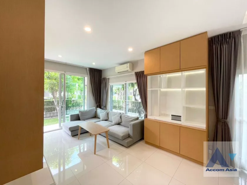  3 Bedrooms  House For Rent in Bangna, Bangkok  near BTS Bang Na (AA36213)