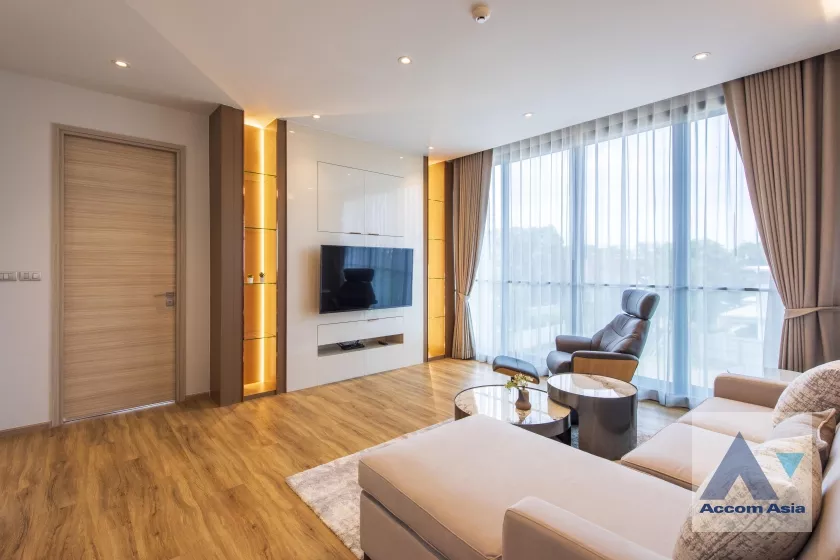  3 Bedrooms  Apartment For Rent in Bangna, Bangkok  near BTS Bang Na (AA36248)