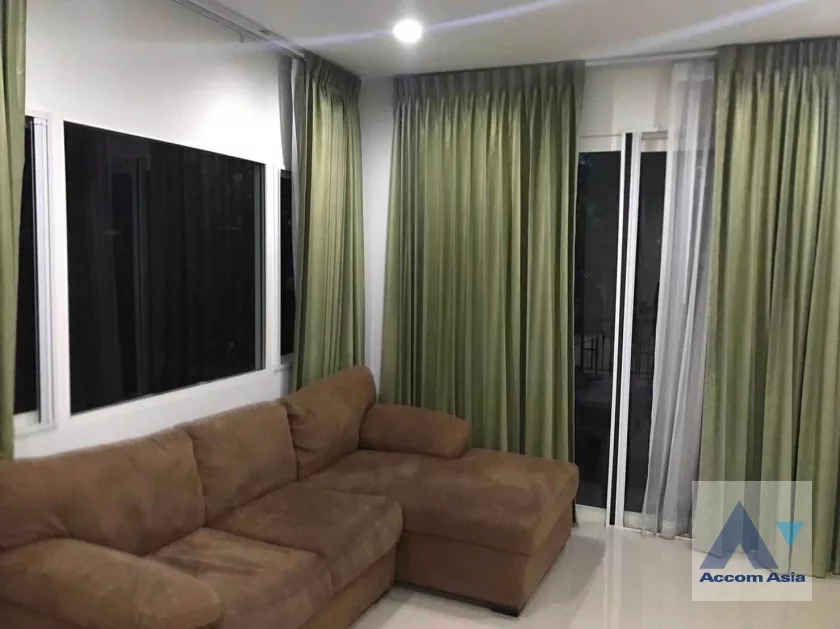 unit 4 Bedrooms  House For Sale in Pattanakarn, Bangkok  near ARL Ban Thap Chang (AA36254)