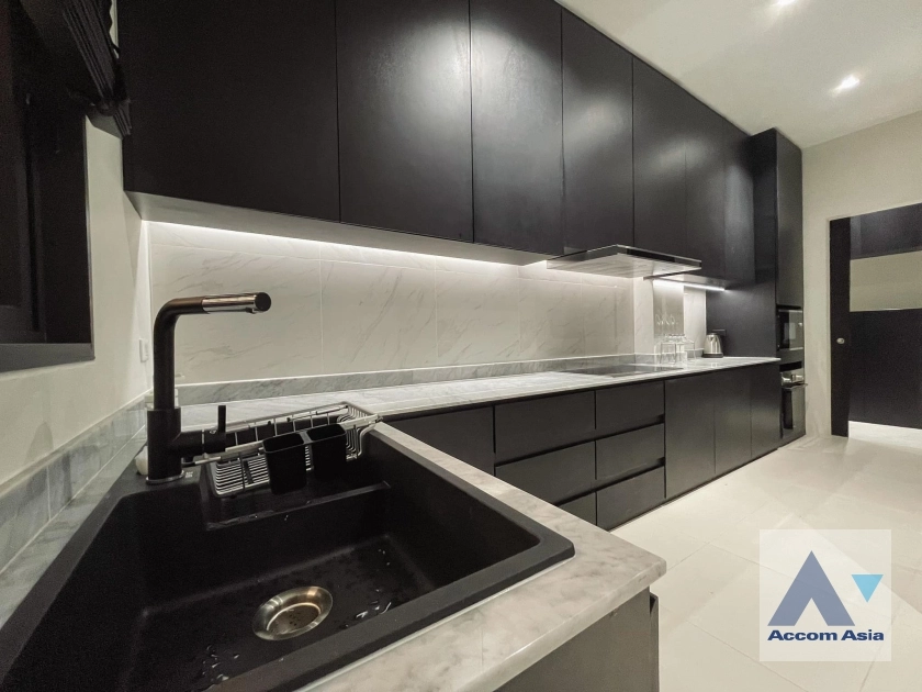 6  2 br House for rent and sale in Ratchadaphisek ,Bangkok MRT Huai Khwang AA36259