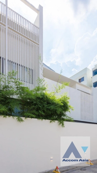  1  2 br House for rent and sale in Ratchadaphisek ,Bangkok MRT Huai Khwang AA36259