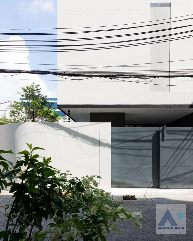11  2 br House For Rent in ratchadapisek ,Bangkok MRT Huai Khwang AA36259