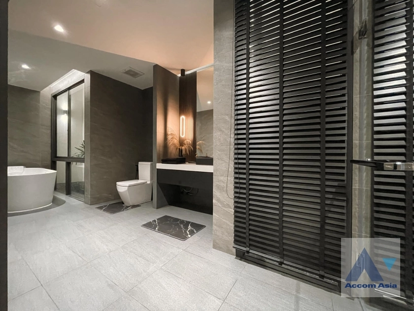 10  2 br House for rent and sale in Ratchadaphisek ,Bangkok MRT Huai Khwang AA36259