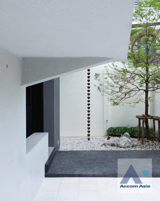  1  2 br House for rent and sale in Ratchadaphisek ,Bangkok MRT Huai Khwang AA36259