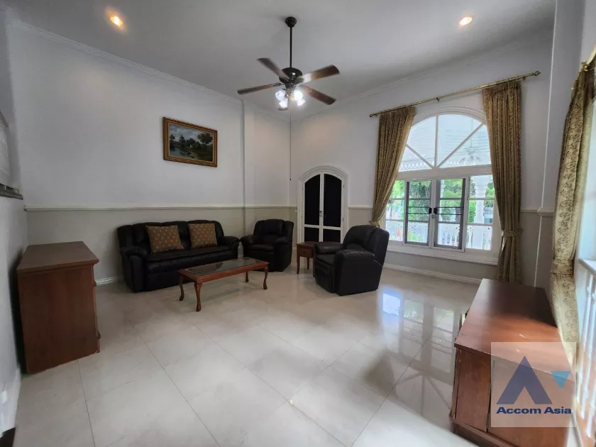 unit 3 Bedrooms  Townhouse For Rent in Bang Na, Bangkok  near BTS Bearing (AA36261)