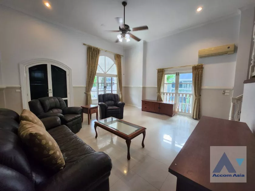unit 3 Bedrooms  Townhouse For Rent in Bang Na, Bangkok  near BTS Bearing (AA36261)