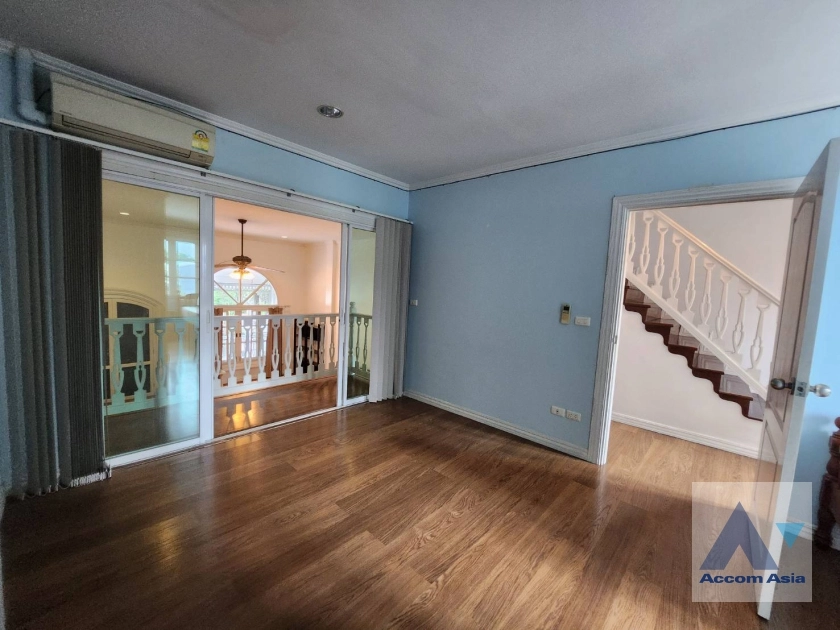 12  3 br Townhouse for rent and sale in Bang Na ,Bangkok BTS Bearing at Fantasia Villa 2 AA36262