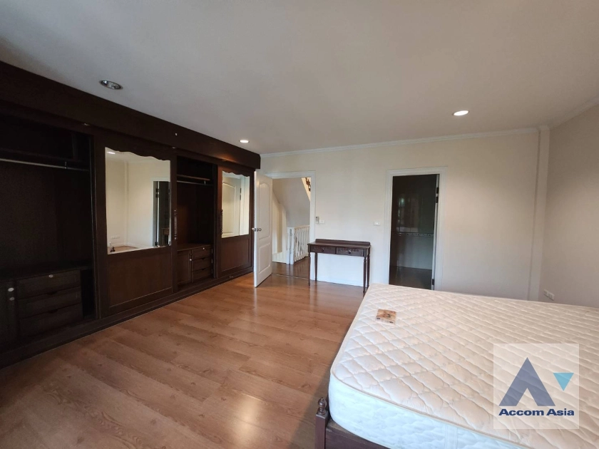 17  3 br Townhouse for rent and sale in Bang Na ,Bangkok BTS Bearing at Fantasia Villa 2 AA36262