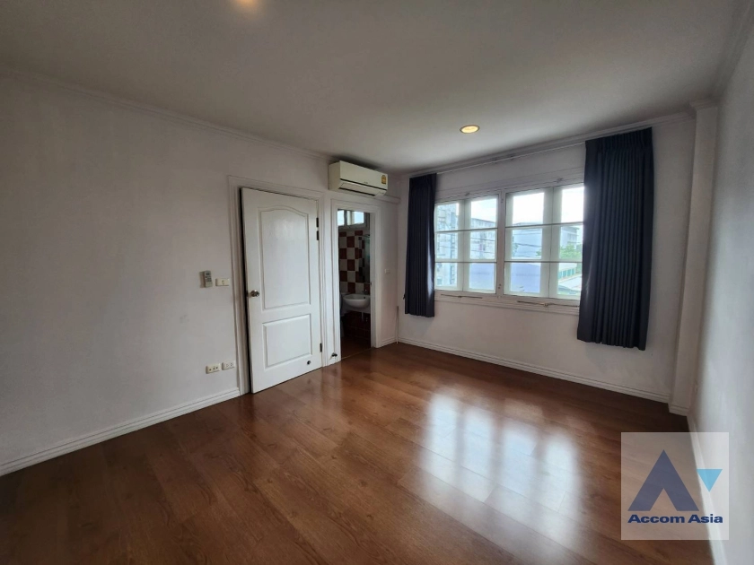 20  3 br Townhouse for rent and sale in Bang Na ,Bangkok BTS Bearing at Fantasia Villa 2 AA36262