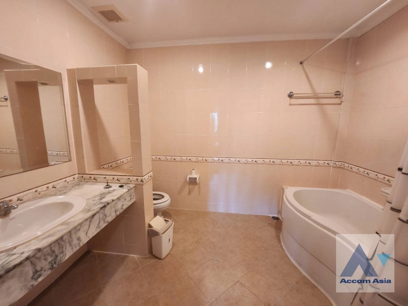 26  3 br Townhouse for rent and sale in Bang Na ,Bangkok BTS Bearing at Fantasia Villa 2 AA36262