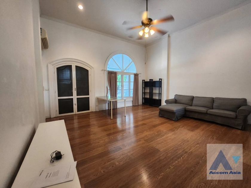  1  3 br Townhouse for rent and sale in Bang Na ,Bangkok BTS Bearing at Fantasia Villa 2 AA36262