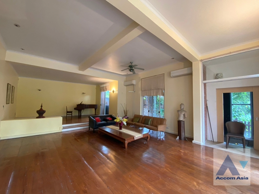  2  6 br House for rent and sale in Phaholyothin ,Bangkok  AA36278