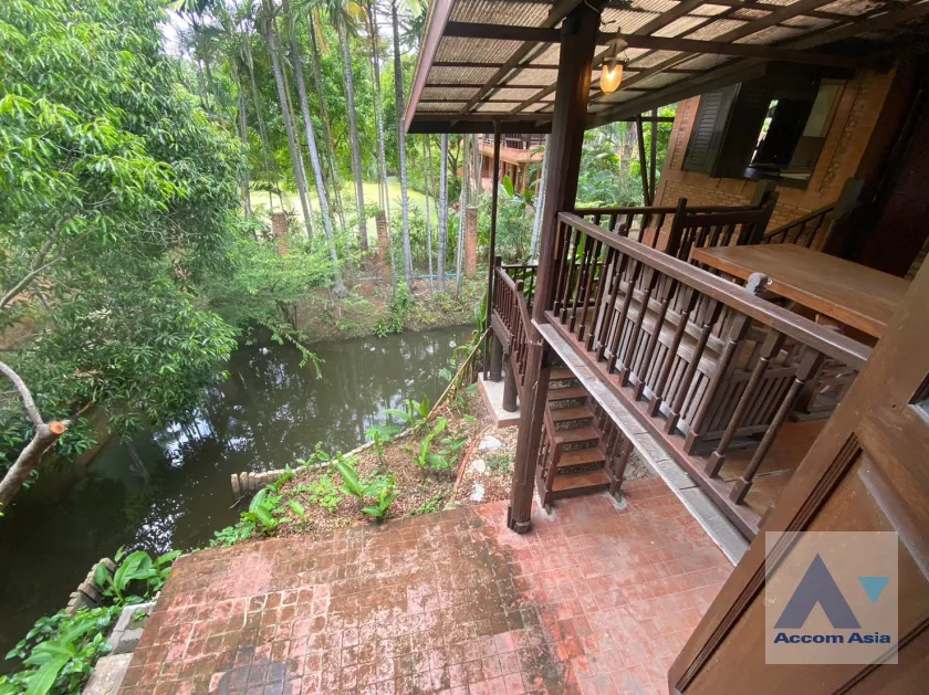 37  6 br House For Sale in Phaholyothin ,Bangkok  AA36279