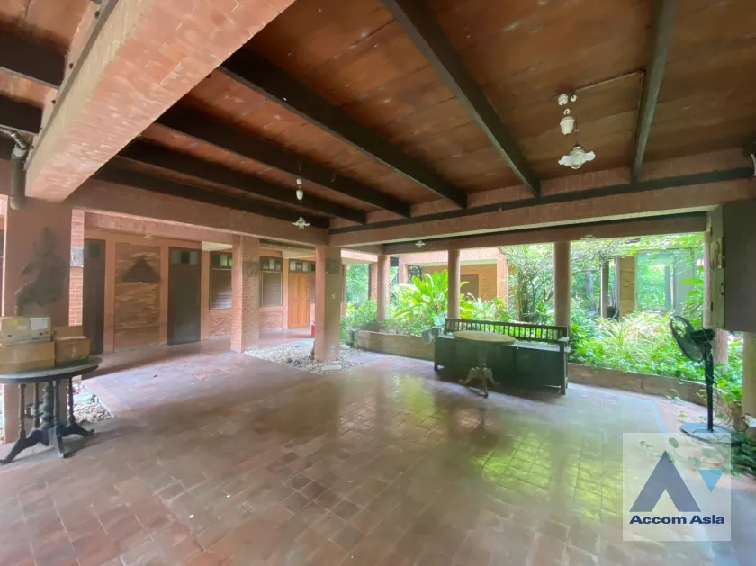 18  6 br House For Sale in Phaholyothin ,Bangkok  AA36279