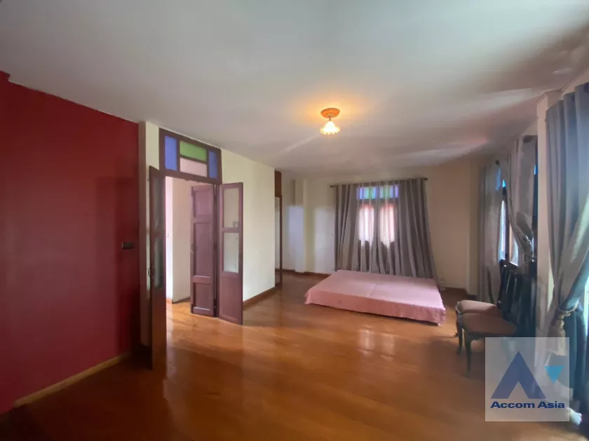 21  6 br House For Sale in Phaholyothin ,Bangkok  AA36279