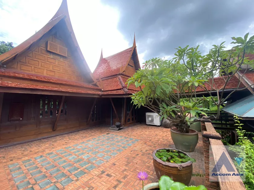  2  6 br House For Sale in Phaholyothin ,Bangkok  AA36279