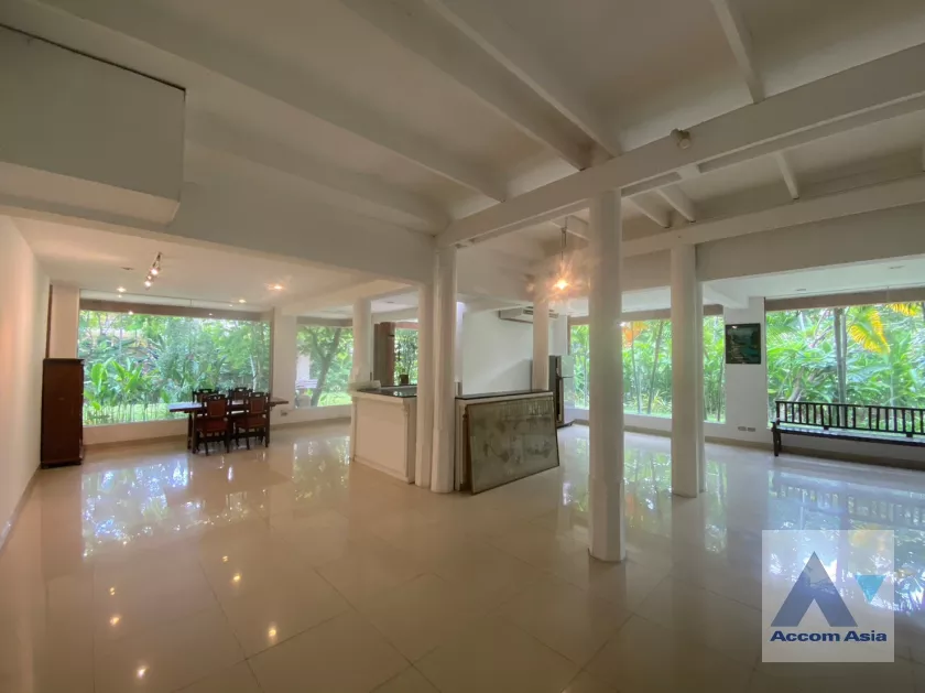 8  6 br House For Sale in Phaholyothin ,Bangkok  AA36279