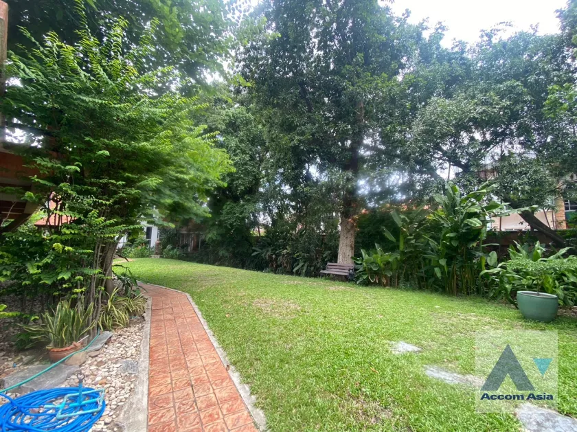 39  6 br House For Sale in Phaholyothin ,Bangkok  AA36279