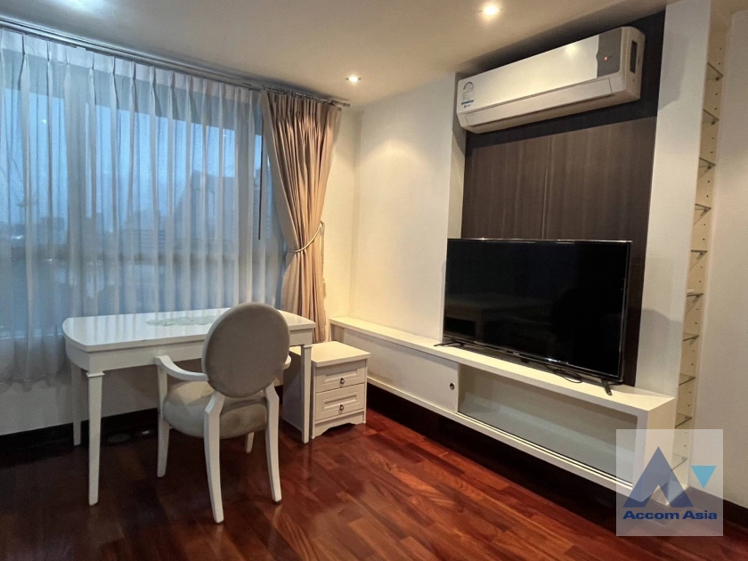 unit 2 Bedrooms  Condominium For Rent in Ploenchit, Bangkok  near BTS Chitlom (25050)