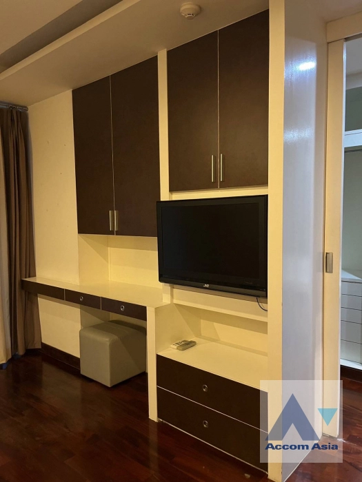 unit 2 Bedrooms  Condominium For Rent in Ploenchit, Bangkok  near BTS Chitlom (25050)