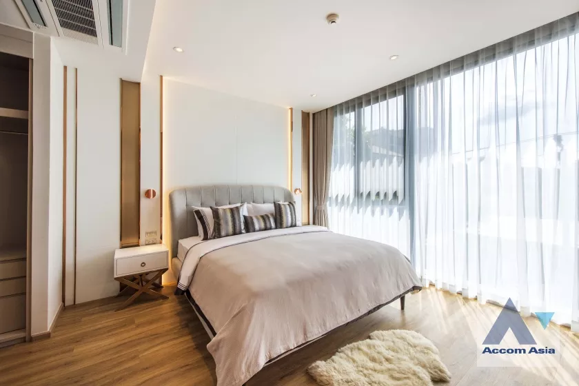  3 Bedrooms  Apartment For Rent in Bangna, Bangkok  near BTS Bang Na (AA36290)