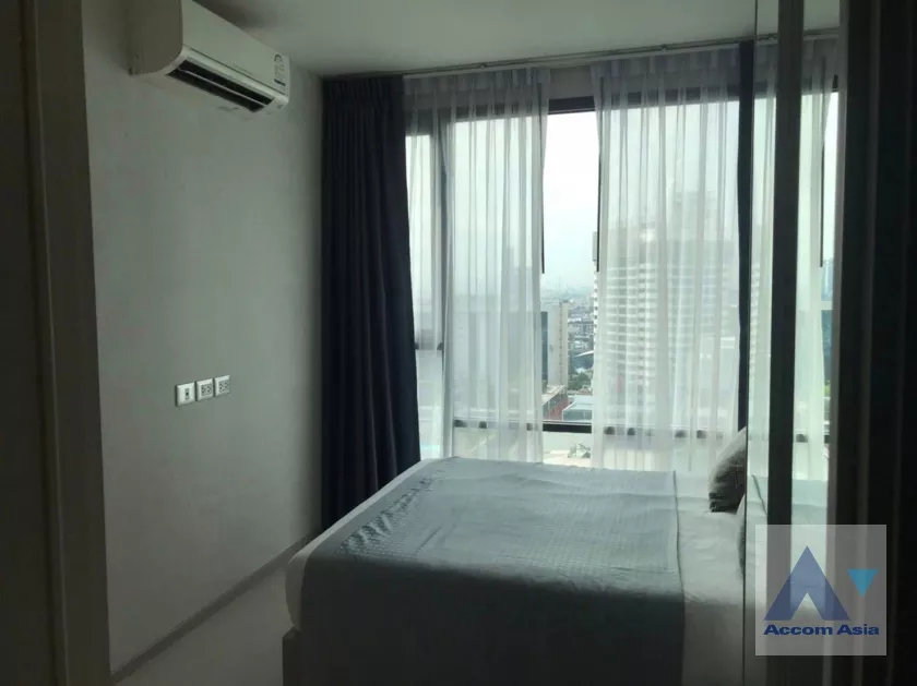 Fully Furnished, Corner Unit |  2 Bedrooms  Condominium For Rent & Sale in Sukhumvit, Bangkok  near BTS Ekkamai (AA36296)