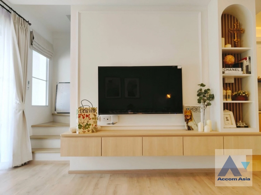 unit 3 Bedrooms  Townhouse For Rent & Sale in Pattanakarn, Bangkok  near BTS Udomsuk (AA36298)