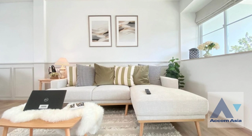 unit 3 Bedrooms  Townhouse For Rent & Sale in Pattanakarn, Bangkok  near BTS Udomsuk (AA36298)