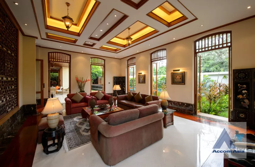  1  5 br House For Sale in Sukhumvit ,Bangkok BTS Phrom Phong AA36319