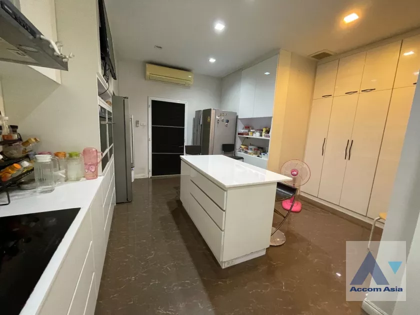 4  3 br House For Sale in Ratchadapisek ,Bangkok  at House AA36320