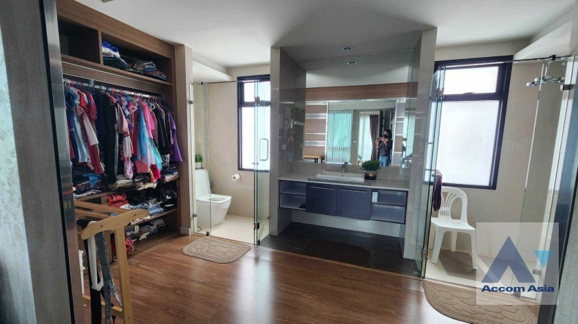 32  3 br House for rent and sale in Sukhumvit ,Bangkok BTS On Nut at Bless Town AA36323