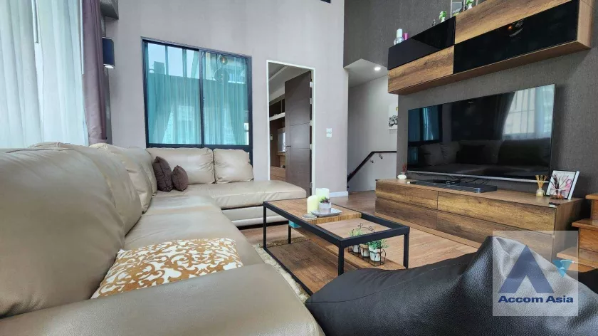 6  3 br House For Sale in Sukhumvit ,Bangkok BTS On Nut at Bless Town AA36323