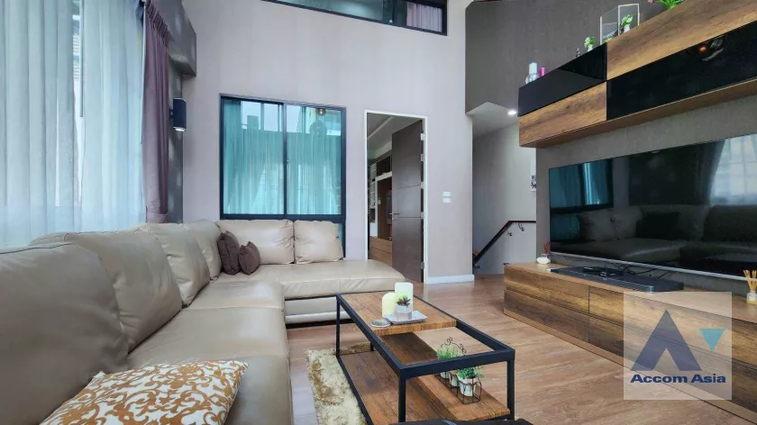 7  3 br House For Sale in Sukhumvit ,Bangkok BTS On Nut at Bless Town AA36323