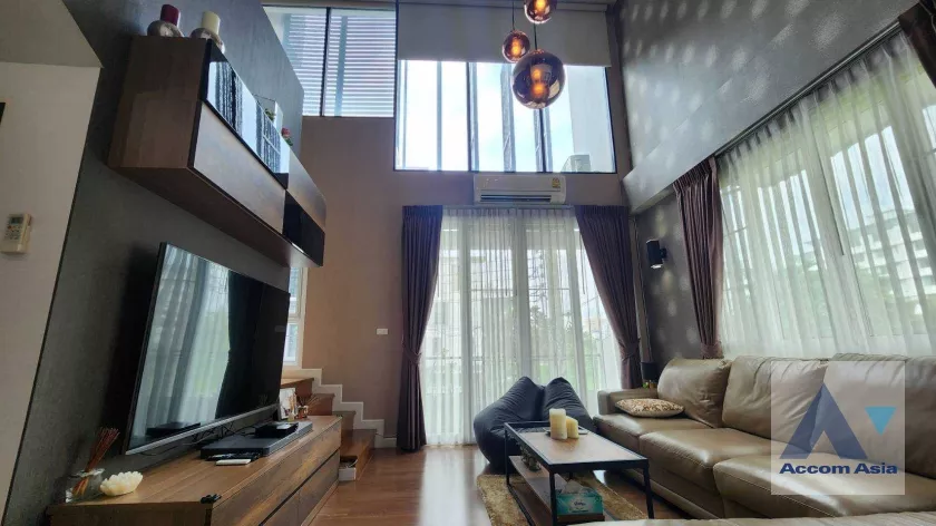 8  3 br House For Sale in Sukhumvit ,Bangkok BTS On Nut at Bless Town AA36323