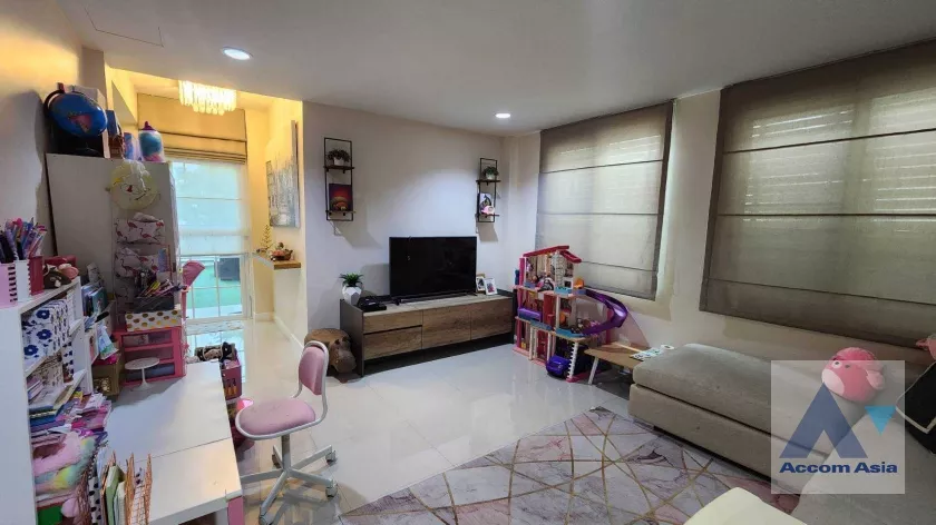 34  3 br House For Sale in Sukhumvit ,Bangkok BTS On Nut at Bless Town AA36323